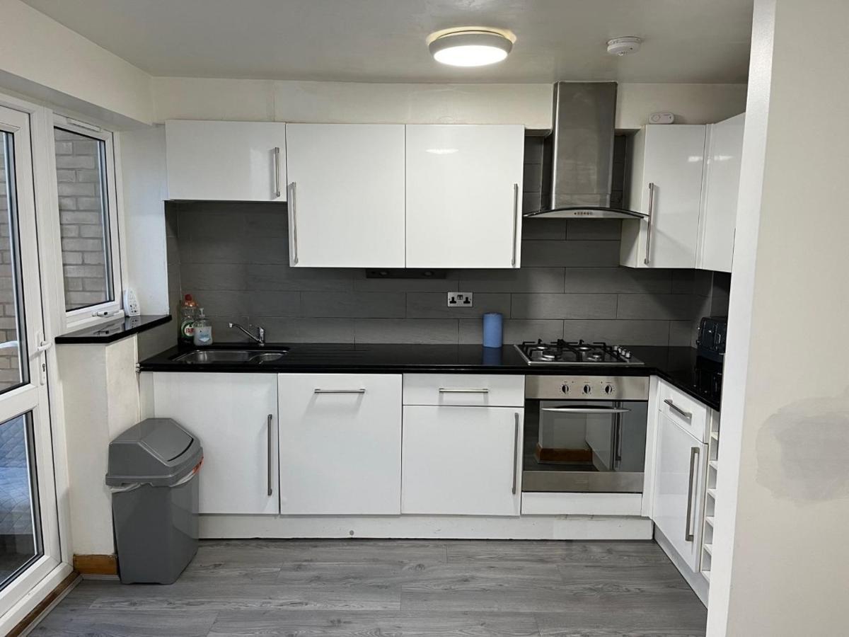 Three Bedroom House In Tooting By Star Apartments London Exteriör bild
