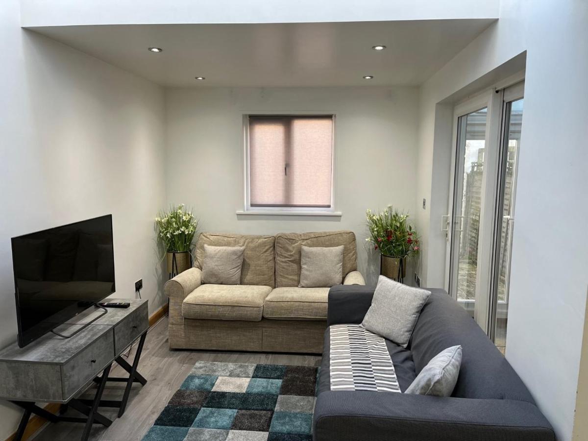 Three Bedroom House In Tooting By Star Apartments London Exteriör bild